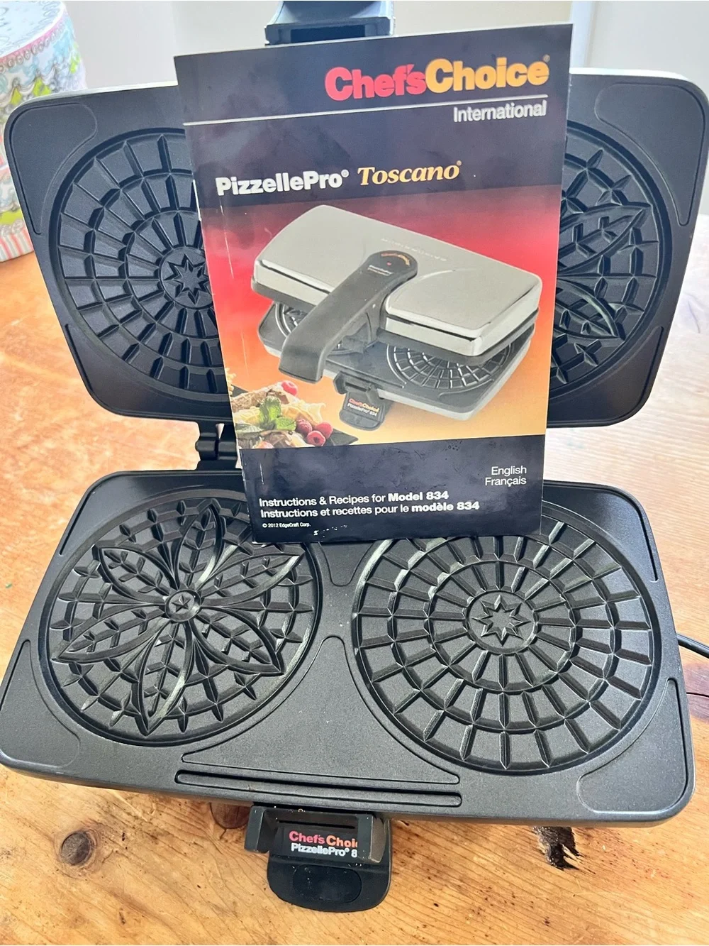 Pre owned Chef's Choice PizzellePro Toscano Model 834, electric waffle iron